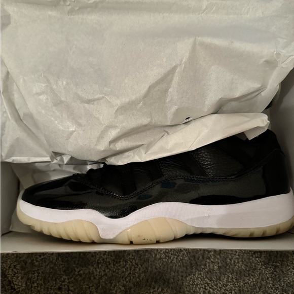 Pre-owned Shoes willing to sale for $100 -$ 90. - Picture 2 of 9